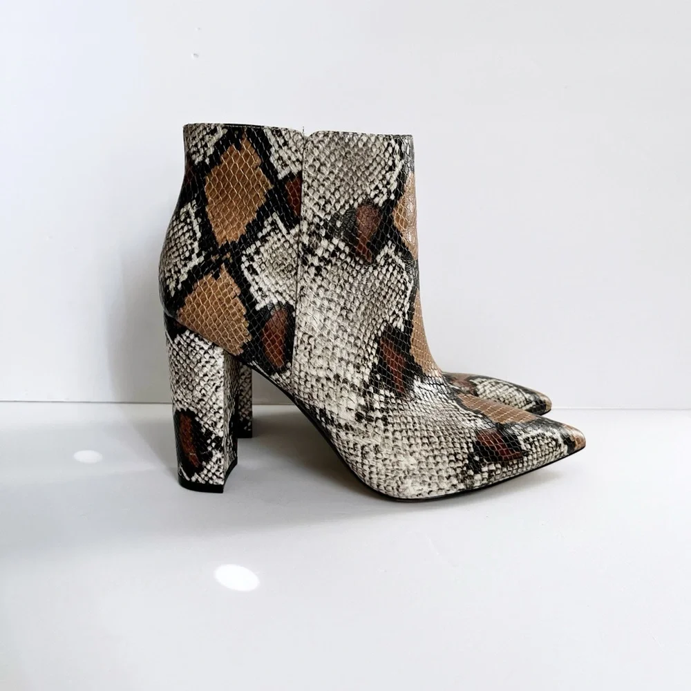 Saks Fifth Avenue Snakeskin Ankle Boots Size 10
